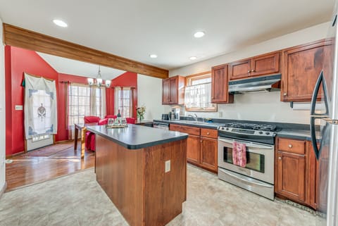 11 Mi to Camelback Resort: Tobyhanna Home! House in Coolbaugh Township