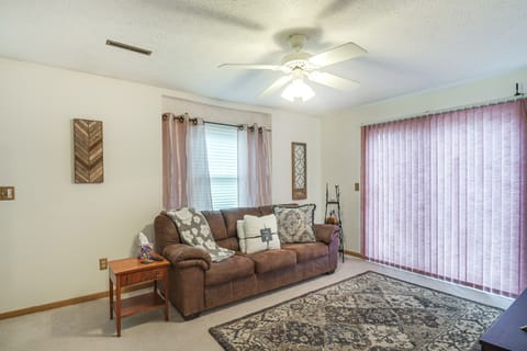 Welcoming Condo in Davenport: Central Location! Apartment in Davenport