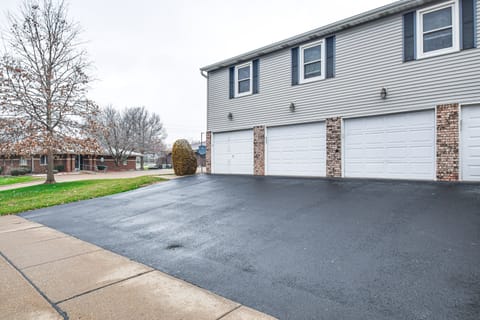 Welcoming Condo in Davenport: Central Location! Apartment in Davenport