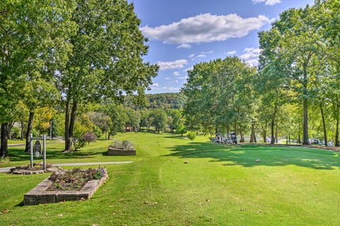 Fireplace, Indoor Pool Access! Family Branson Unit Apartment in Branson