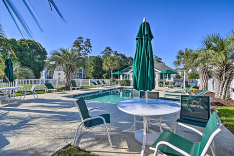 Golf Course View & Pool Access: River Oaks Condo Apartment in Carolina Forest