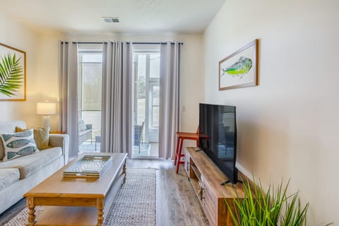 Golf Course View & Pool Access: River Oaks Condo Apartment in Carolina Forest