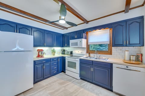 Vacation Rental Home ~ 2 Mi to Windham Mountain! House in Capital District, NY, USA