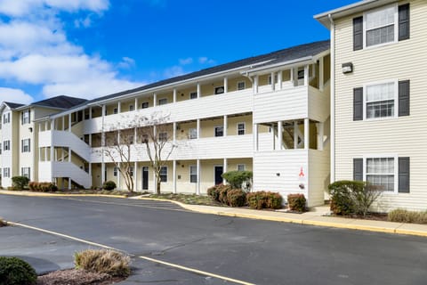 3 Mi to Savannah Beach: Lewes Condo w/ Pool Access Apartment in Sussex County