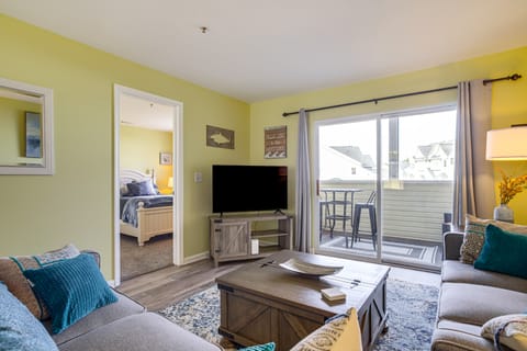 3 Mi to Savannah Beach: Lewes Condo w/ Pool Access Apartment in Sussex County