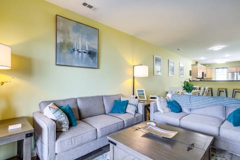 3 Mi to Savannah Beach: Lewes Condo w/ Pool Access Apartment in Sussex County