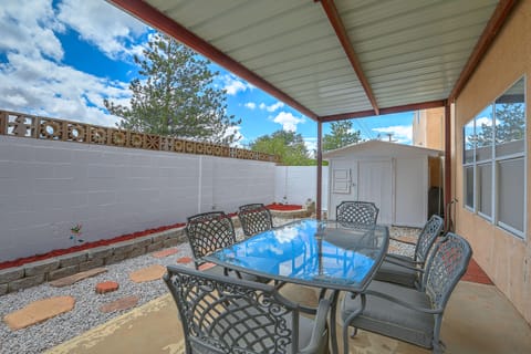 Albuquerque Getaway Near Shopping & Fiesta Park! Apartment in Albuquerque