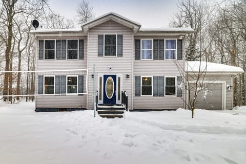 Pennsylvania Home w/ Hot Tub: 7 Mi to Kalahari! House in Coolbaugh Township