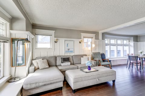 Walkable Queen Anne Cottage < 1/2 Mi to Kerry Park House in Queen Anne