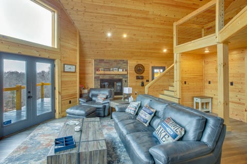 Celina Cabin w/ View of Dale Hollow Lake! House in Tennessee