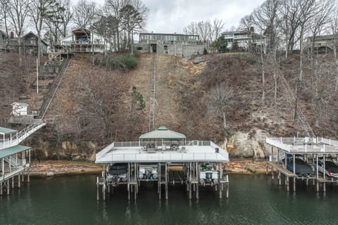 Tennessee River Vacation Rental w/ Deck + View! Apartment in Pickwick Lake