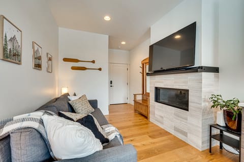 2 Mi to RMNP: Mtn-View Grand Lake Loft! Apartment in Grand Lake