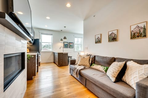 2 Mi to RMNP: Mtn-View Grand Lake Loft! Apartment in Grand Lake