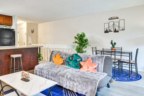 Lake Oswego Condo w/ Balcony, 3 Mi to the Water! Apartment in Lake Oswego