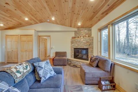 Hines Vacation Rental w/ Grill: Walk to Lake! House in Minnesota