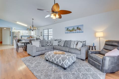 1 Mi to Sand/Fishing Pier! Panama City Beach Gem House in Panama City Beach