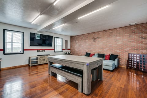 McDonough Escape w/ Private Hot Tub & Game Room! House in Georgia