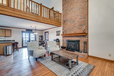 McDonough Escape w/ Private Hot Tub & Game Room! House in Georgia