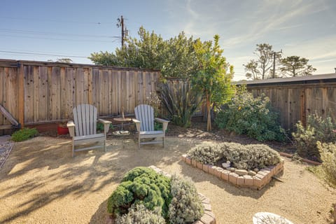 'Little House By the Sea': Steps to Surfers Beach! Apartment in El Granada