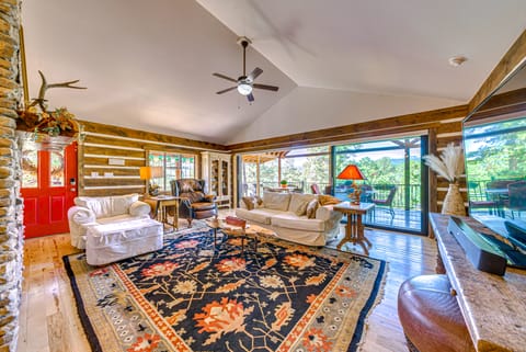 Scenic Ruidoso Escape w/ Hot Tub & Mountain View! House in Ruidoso