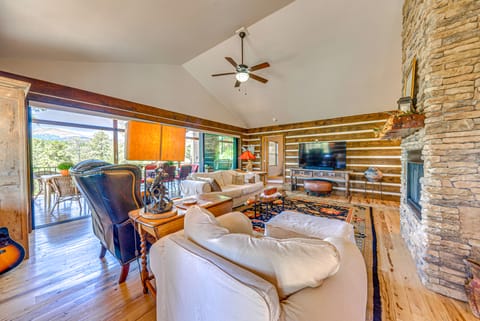 Scenic Ruidoso Escape w/ Hot Tub & Mountain View! House in Ruidoso