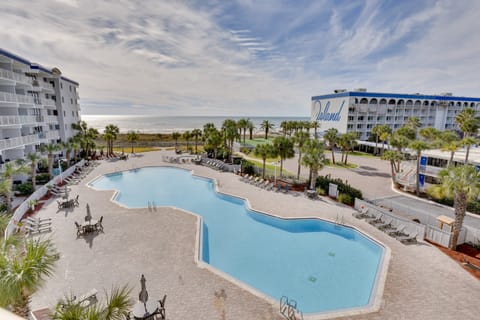 Sunny Fort Walton Beach Condo - Walk to Ocean! Apartment in Okaloosa Island