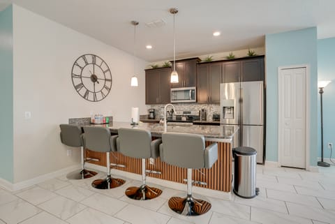 Kissimmee Getaway w/ Pool Access: 5 Mi to Disney Apartment in Kissimmee