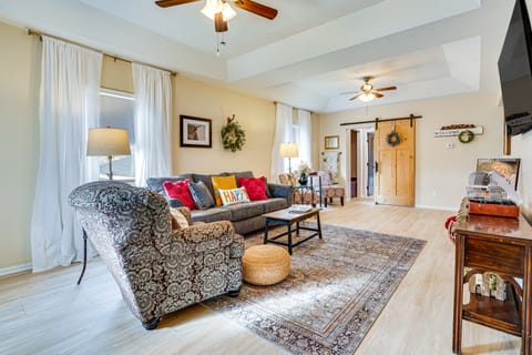 Zanesville Apartment w/ Porch - 3 Mi to Downtown! Apartment in Zanesville