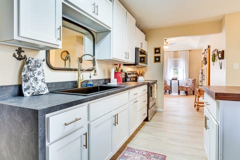 Zanesville Apartment w/ Porch - 3 Mi to Downtown! Apartment in Zanesville