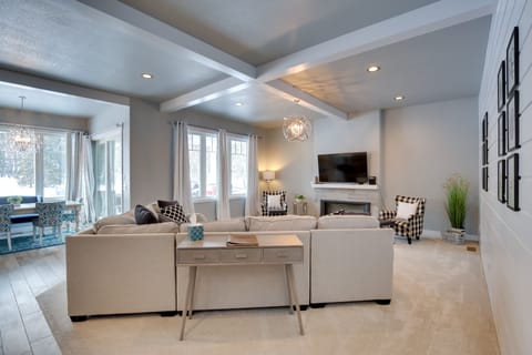 Modern Lead Cabin w/ Hot Tub, 6 Mi to Skiing! House in North Lawrence