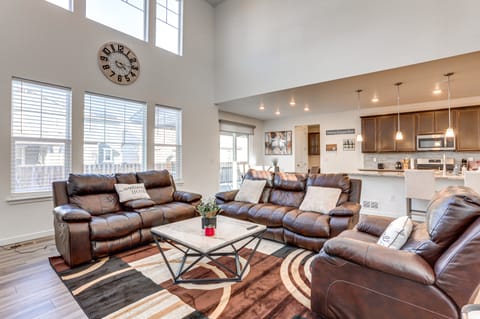 16 Mi to Denver: Spacious Commerce City Home! House in Commerce City