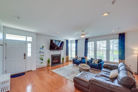 3 Mi to Beach: Ocean View Getaway w/ Pool Access Apartment in Ocean View