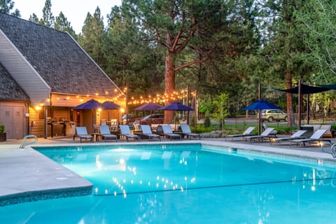 Pool & River Access: Mt Bachelor Condo w/ Patio! Apartment in Bend