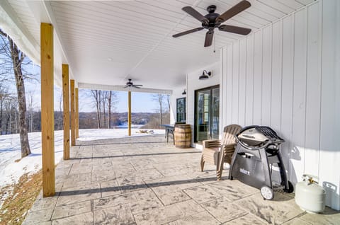 Dale Hollow Cottage w/ Covered Porch & Lake Views! Cottage in Tennessee