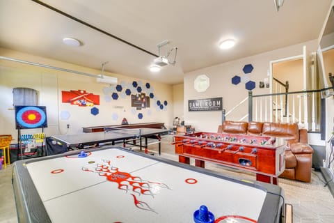 River-View Somerset Home: Large Deck, Fire Pit! House in Burnside