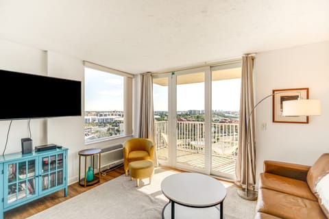 Fort Myers Beach Studio w/ Balcony & Views! Apartment in Estero Island