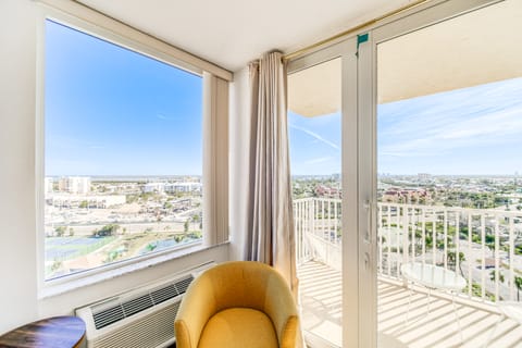 Fort Myers Beach Studio w/ Balcony & Views! Apartment in Estero Island