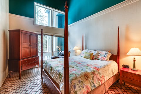 Meadow Creek Golf Resort Condo: Skiing & Lake Life Apartment in Salmon River