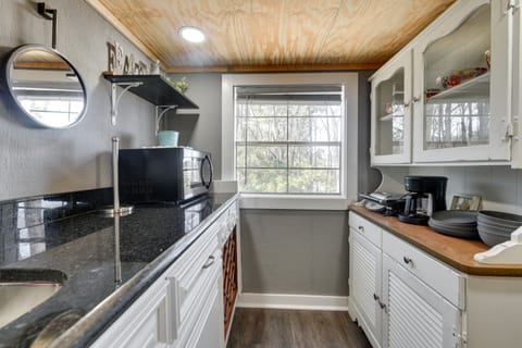 Calabash Studio Cabin, 4 Mi to Sunset Beach! Apartment in Sunset Beach