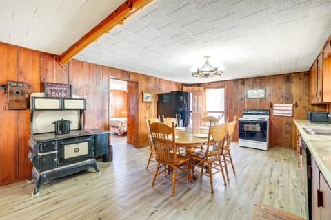 Authentic Log Cabin in Pineville ~ 2 Mi to River! House in Ozark Mountains