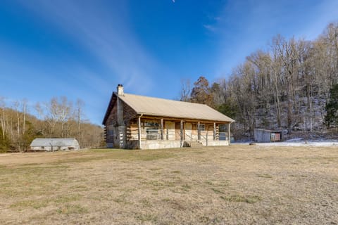 Authentic Log Cabin in Pineville ~ 2 Mi to River! House in Ozark Mountains