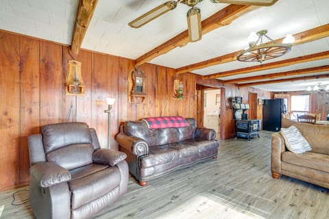 Authentic Log Cabin in Pineville ~ 2 Mi to River! House in Ozark Mountains