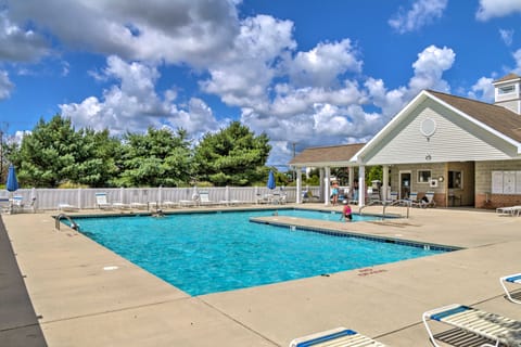 4 Mi to Beaches: Pet-Friendly Lewes Condo! Apartment in Sussex County