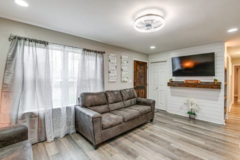 Family-Friendly Home w/ Yard: 27 Mi to Nashville! House in Tennessee