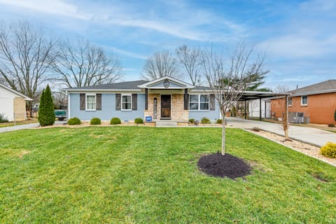 Family-Friendly Home w/ Yard: 27 Mi to Nashville! House in Tennessee