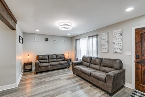 Family-Friendly Home w/ Yard: 27 Mi to Nashville! House in Tennessee