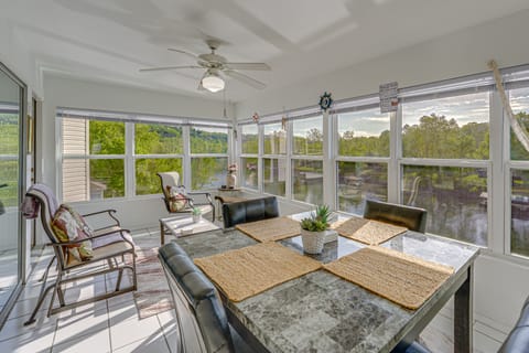 Updated Branson Condo w/ Lake Taneycomo Views! Apartment in Branson