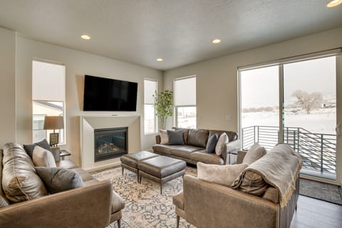 Modern Heber City Getaway: Mountain View, Hot Tub! House in Heber City