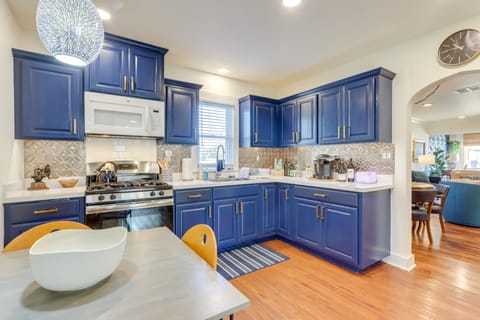 Chic Joplin Cottage w/ Patio < 3 Mi to Town! Cottage in Joplin