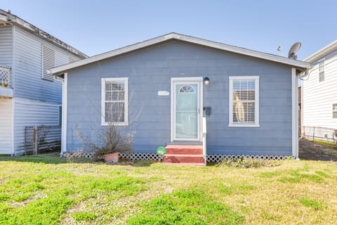 < 1 Mi to Beach! Family-Friendly Galveston Home House in Galveston Island